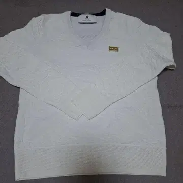 마크앤로나 V넥 스웨터