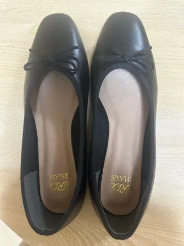 리본 포함 블랙 플랫슈즈