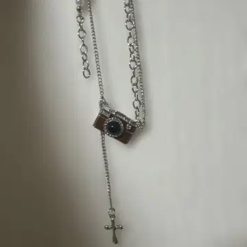 카메라 모티브 목걸이 실버