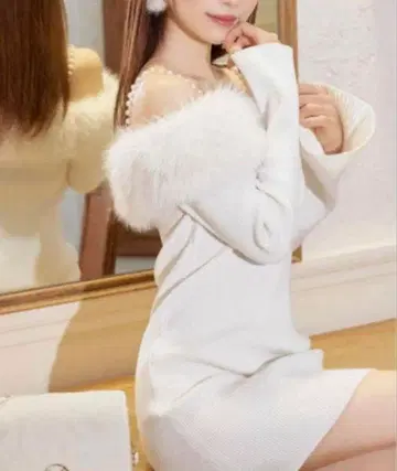 미셸 마카롱 퍼 오프숄더 원피스 화이트