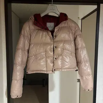 MONCLER 라이트 핑크 다운 자켓 후드 부착