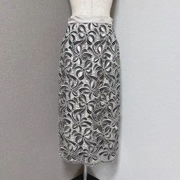 미슈마슈 꽃무늬 자수 레이스 타이트 스커트 베이지 블랙