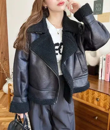 moment + 인조 가죽 x 보아 페이크 무스탕