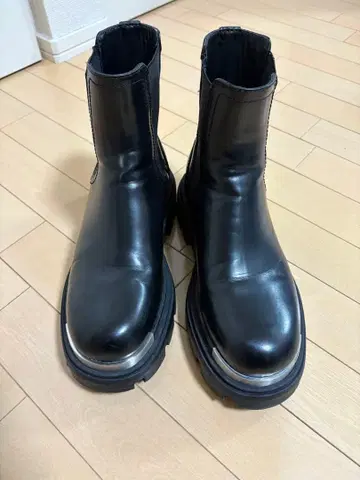 ZARA 블랙 사이드 고어 부츠 통굽