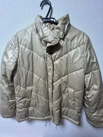 베이지 퀼팅 다운 자켓