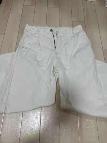 화이트 치노 팬츠 코튼 소재