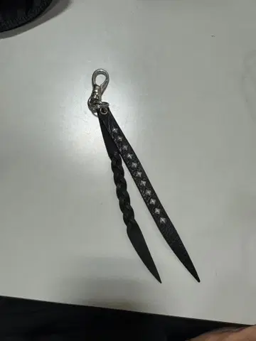 STUDS & KNITTING LEATHER SHORT KEY RING