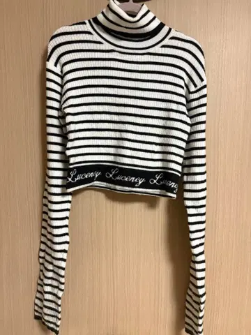 ROYAL PARTY 스트라이프 터틀넥 스웨터 F