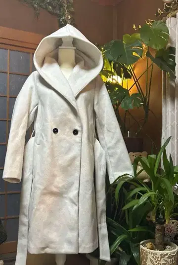 ZARA 후드 부착 라이트 그레이 코트 SALE 가격입니다!