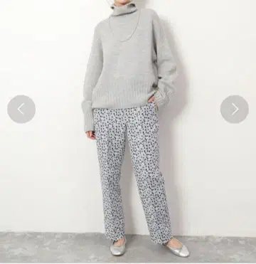 플라워 자카드 팬츠 슬로브 이에나 미니 꽃무늬