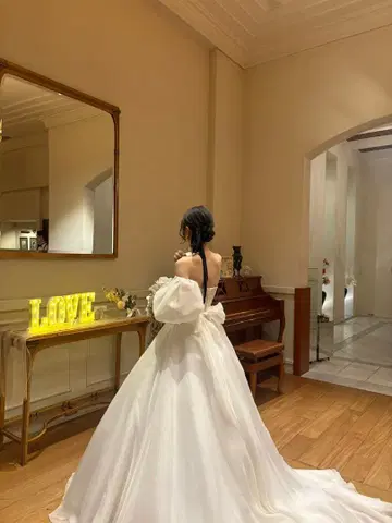 화이트 웨딩 드레스 백 오픈