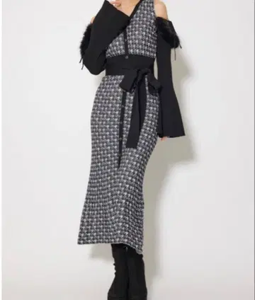 rienda 인조 모피 자카드 니트 원피스 블랙