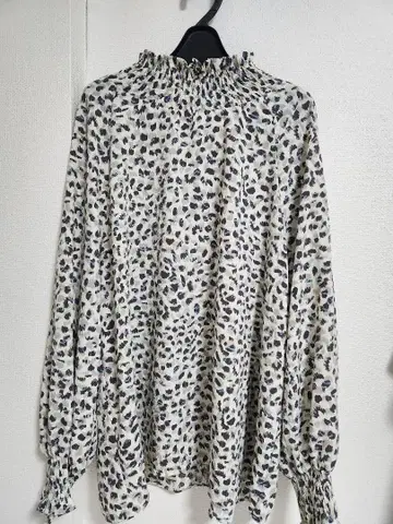 [ 새상품급 ] UNITED ARROWS 레오파드 무늬 블라우스 긴팔