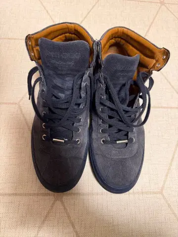 지미추 스타 스터드 스니커즈 스웨이드 네이비