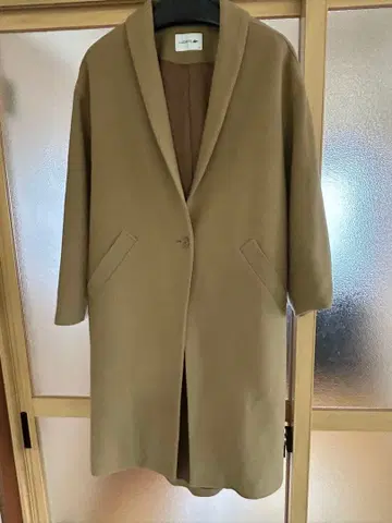 베이지 심플 롱 코트