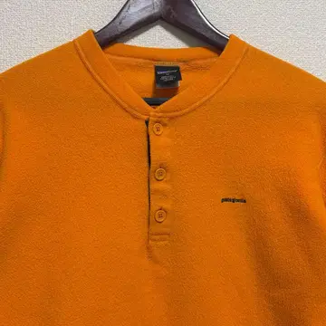patagonia 헨리넥 플리스 망고 컬러 캐플린