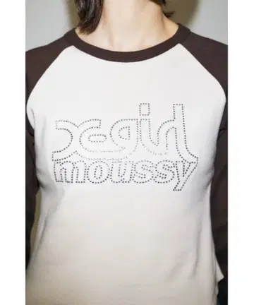 xgirl moussy 크롭 긴팔 T셔츠