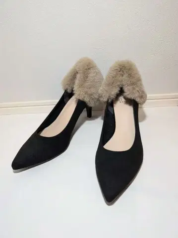 [ 무료배송 ] 새상품급 Launa lea 블랙 스웨이드 퍼 펌프스