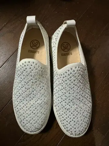 STACCATO 비쥬 장식 슬립온 화이트 23.0cm