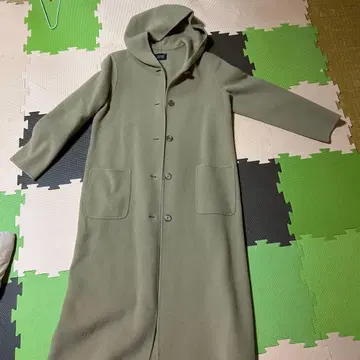 후드 부착 베이지 롱 코트