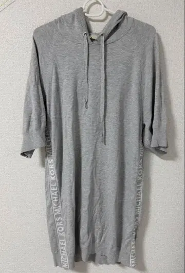 MICHAEL KORS 후드 부착 그레이 후드티 S 사이즈