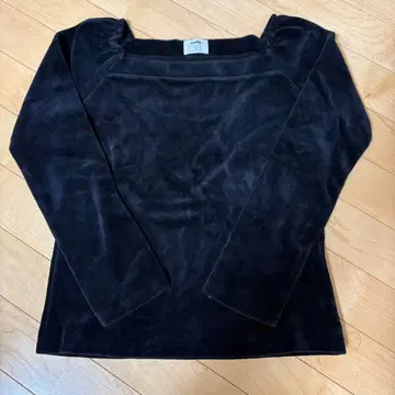 WORLD 블랙 벨로아 긴팔 상의 38