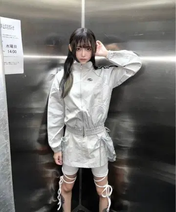 XU 엑스유 크롭 기장 트랙 자켓