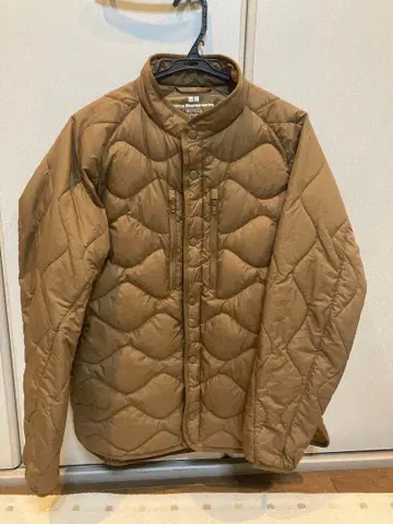 브라운 다운 자켓 퀼팅 디자인