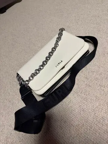 FURLA 화이트 숄더백