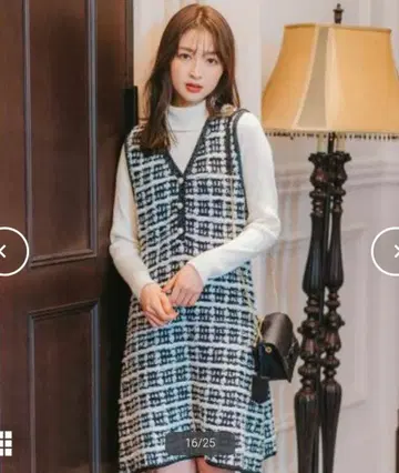 윌 셀렉션 샤기 니트 원피스 V넥