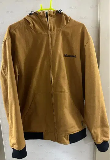 브라운 후드 부착 점퍼