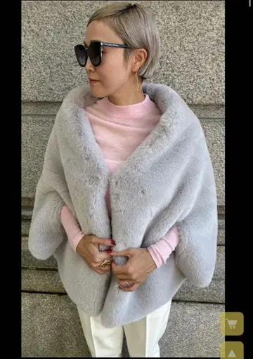 리치 볼륨 퍼 케이프 라이트 그레이 거의 미사용품