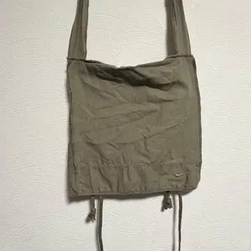 00's Nike 숄더백 올리브 그린 컨시더드