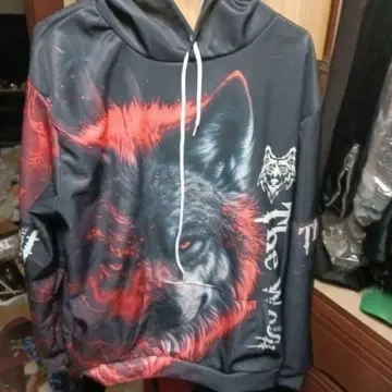 늑대 그래픽 후드티 블랙 레드