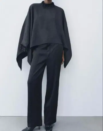 새상품급 ZARA 주얼 디테일 크링클 케이프