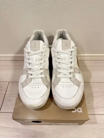 On THE ROGER Clubhouse US8 white / sand