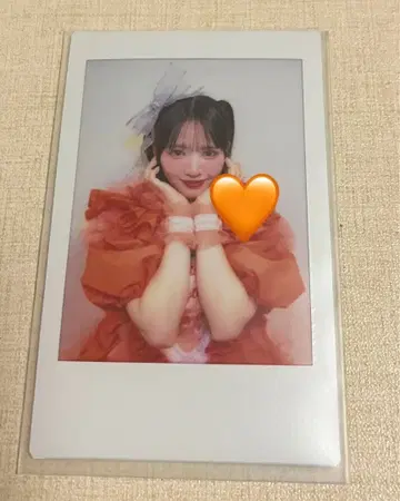 FRUITS ZIPPER 진세이 스즈카 하트 의상 프린트 폴라로이드