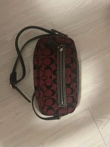 빨간색과 블랙 패턴 숄더백