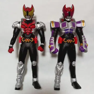 가면라이더 키바 가동식 피규어 2체 세트 (각 전체 길이 27cm)