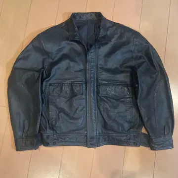 짧은 기장 가죽 자켓 made in Paris 블랙