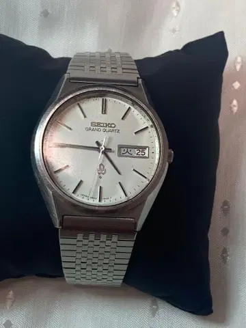SEIKO 그랜드 쿼츠 4843-8110 손목시계