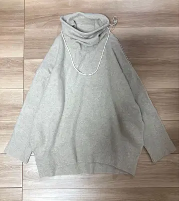 1회 착용 새상품급 엘렌딕 워셔블 드로스트 폭스 니트 그레이지