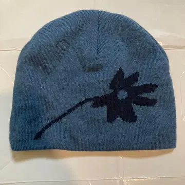 파란 꽃 패턴 니트 모자