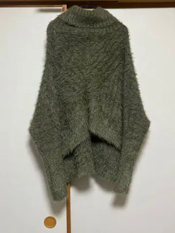 LA BELLE ETUDE 페더얀 터틀 니트 카키