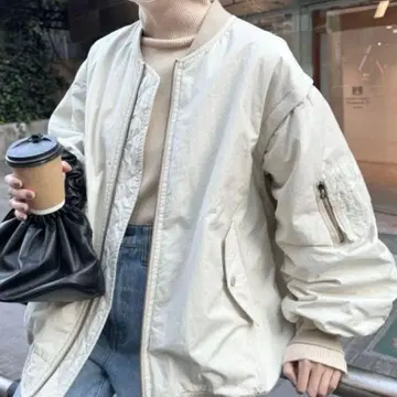 [ 오늘만 가격 인하 ] 아이보리 MA-1 자켓 ONE SIZE