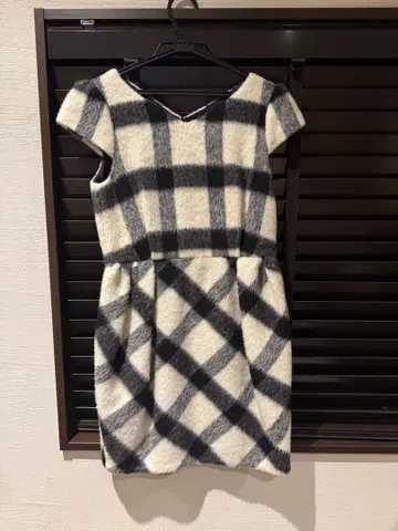 체크 무늬 반팔 원피스