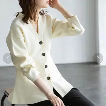 NOBLE MINA 허리 쉐이프 가디건 화이트