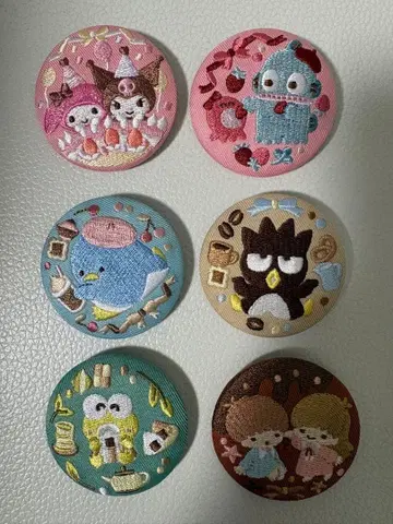 [ 익명 배송 당일 발송 ] 산리오 캐릭터즈 자수 캔뱃지 6개 세트