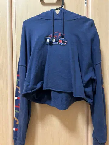 타미힐피거 진스 TLC 로고 네이비 크롭 후드티