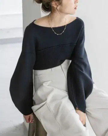 NOBLE/노블 커브 슬리브 뷔스티에 니트 네이비